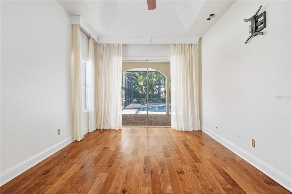 待售: $740,000 (4 贝兹, 2 浴室, 2352 平方英尺)