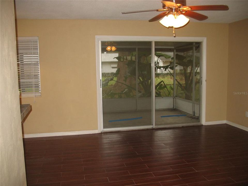 For Sale: $240,000 (2 beds, 1 baths, 1015 Square Feet)