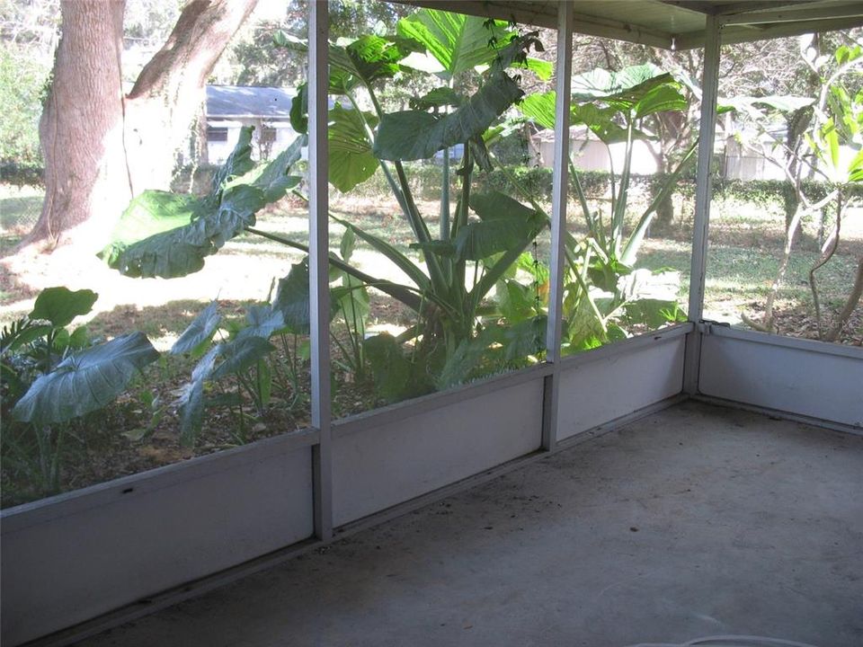 For Sale: $240,000 (2 beds, 1 baths, 1015 Square Feet)