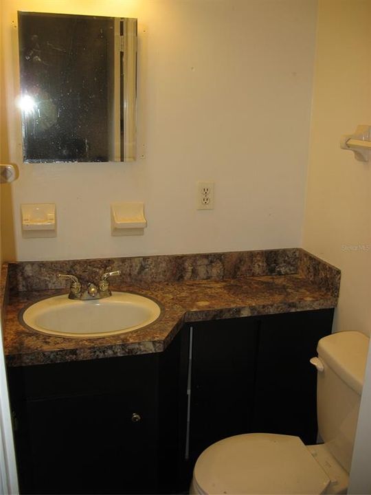 For Sale: $240,000 (2 beds, 1 baths, 1015 Square Feet)