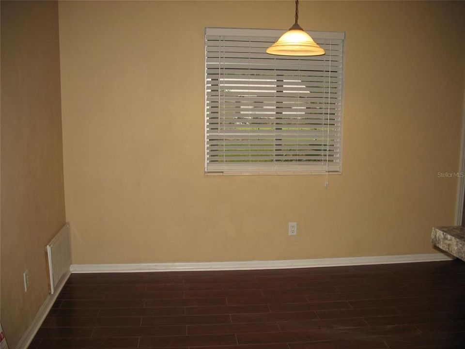 For Sale: $240,000 (2 beds, 1 baths, 1015 Square Feet)