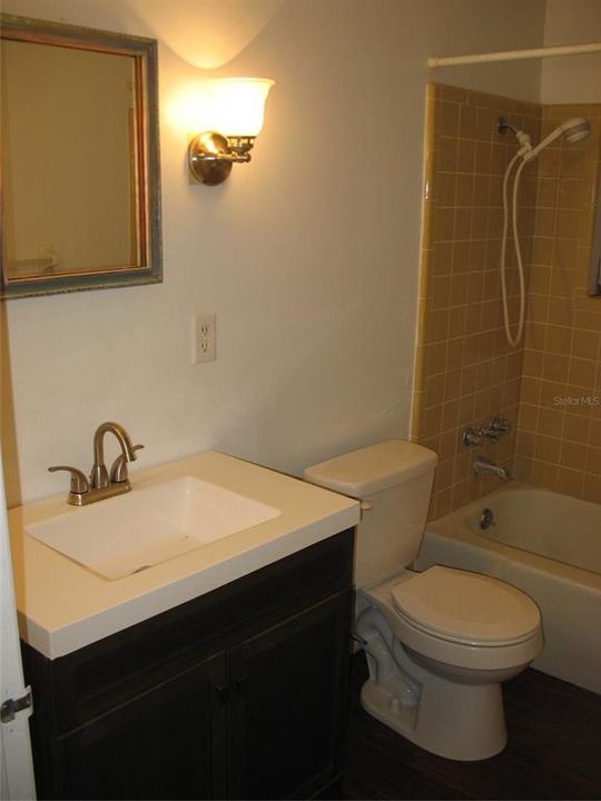 For Sale: $240,000 (2 beds, 1 baths, 1015 Square Feet)