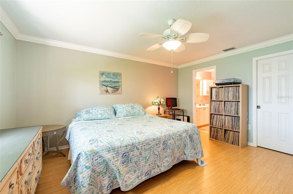 For Sale: $249,900 (2 beds, 2 baths, 1139 Square Feet)