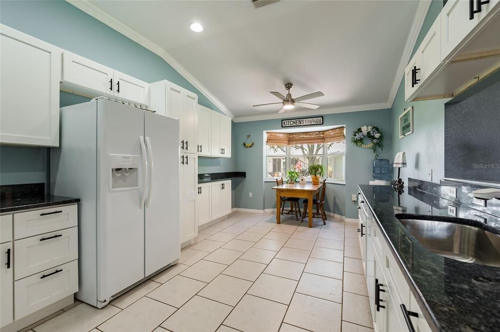 For Sale: $249,900 (2 beds, 2 baths, 1139 Square Feet)