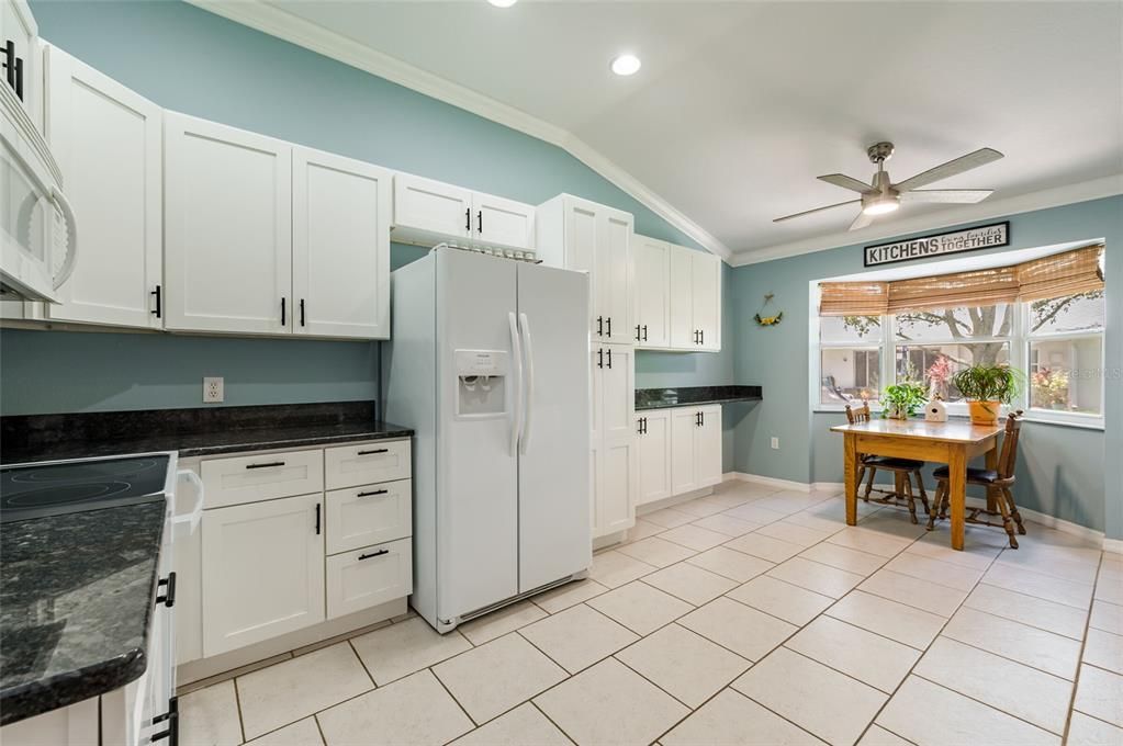 For Sale: $249,900 (2 beds, 2 baths, 1139 Square Feet)