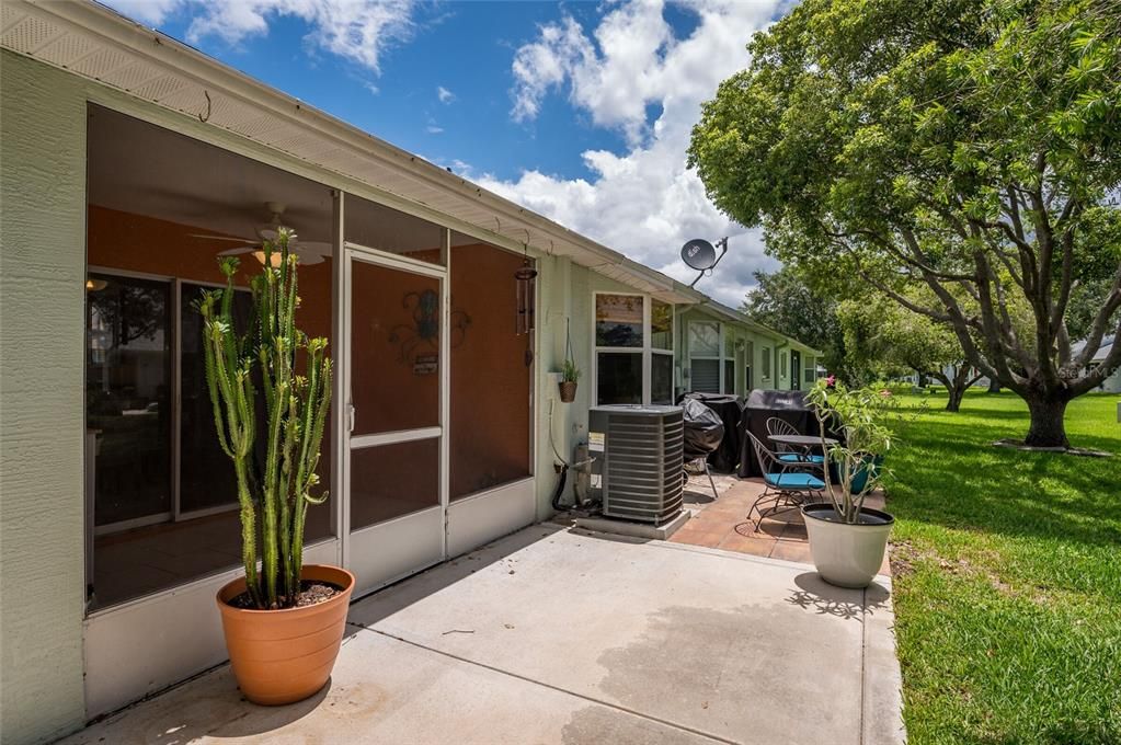 For Sale: $249,900 (2 beds, 2 baths, 1139 Square Feet)