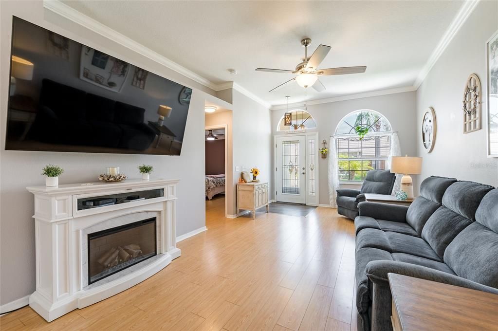 For Sale: $249,900 (2 beds, 2 baths, 1139 Square Feet)