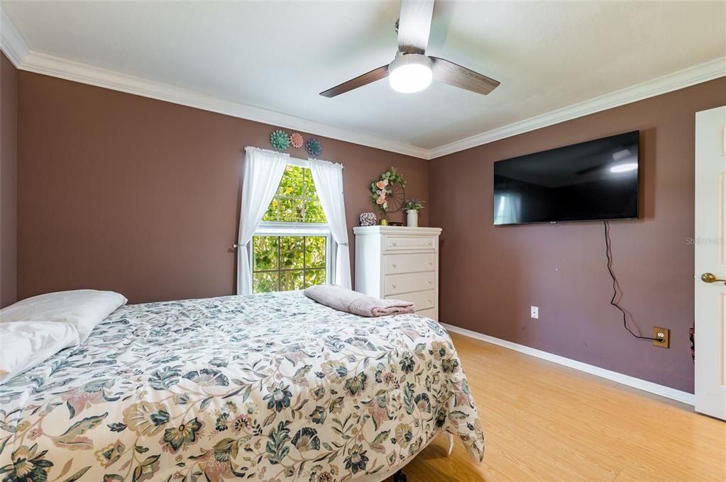 For Sale: $249,900 (2 beds, 2 baths, 1139 Square Feet)