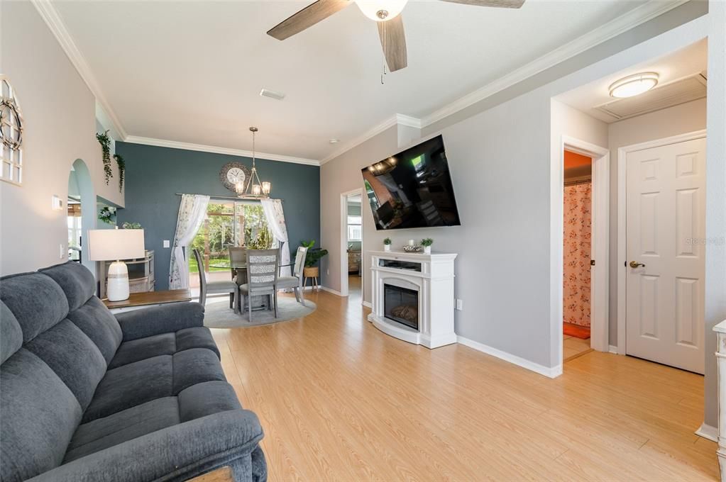 For Sale: $249,900 (2 beds, 2 baths, 1139 Square Feet)