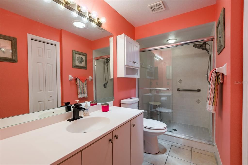 For Sale: $249,900 (2 beds, 2 baths, 1139 Square Feet)