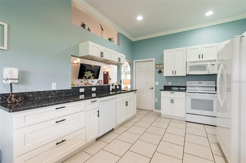 For Sale: $249,900 (2 beds, 2 baths, 1139 Square Feet)