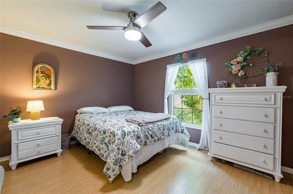 For Sale: $249,900 (2 beds, 2 baths, 1139 Square Feet)