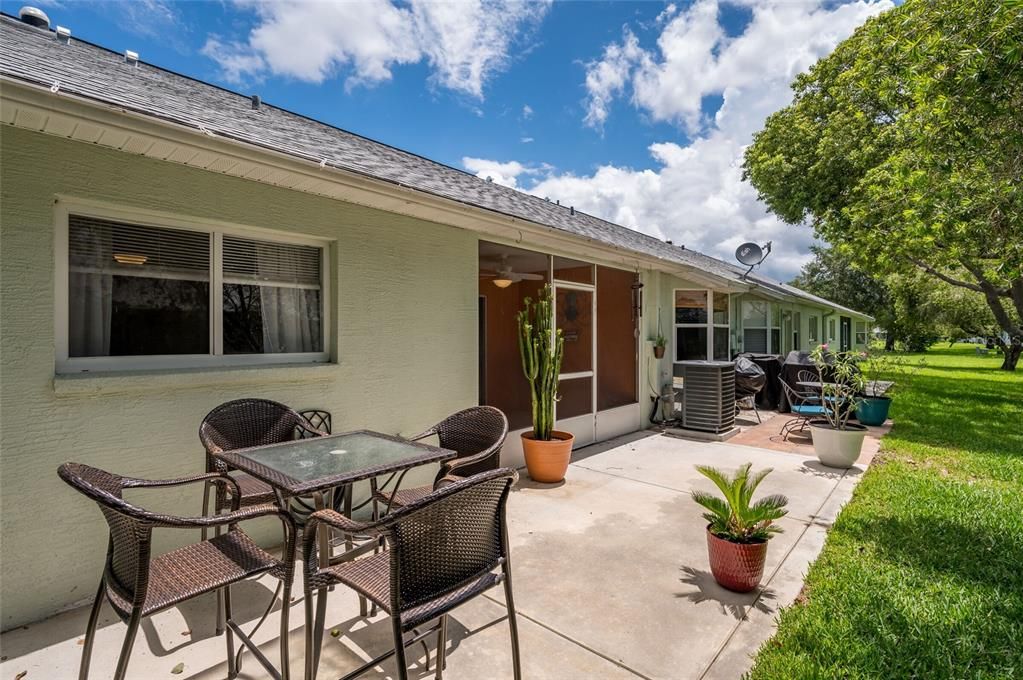 For Sale: $249,900 (2 beds, 2 baths, 1139 Square Feet)