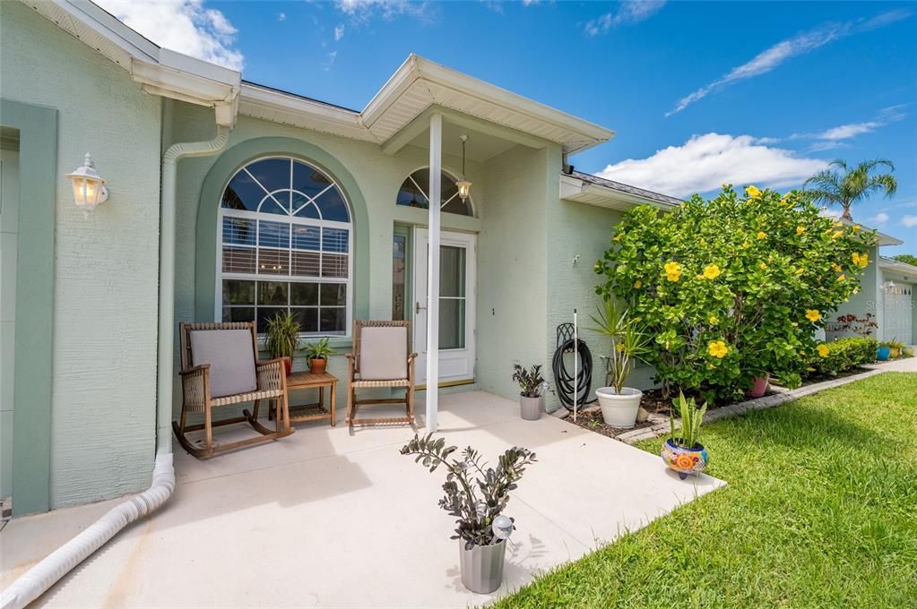 For Sale: $249,900 (2 beds, 2 baths, 1139 Square Feet)