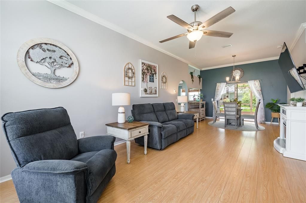 For Sale: $249,900 (2 beds, 2 baths, 1139 Square Feet)