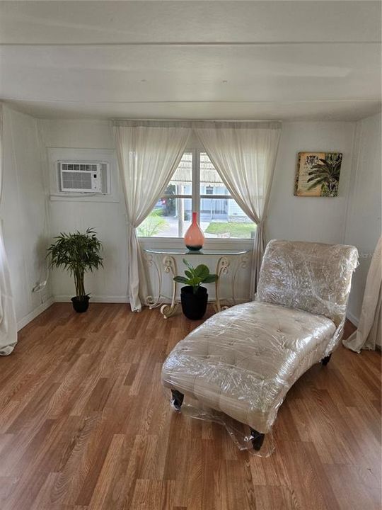 For Sale: $113,900 (1 beds, 1 baths, 504 Square Feet)