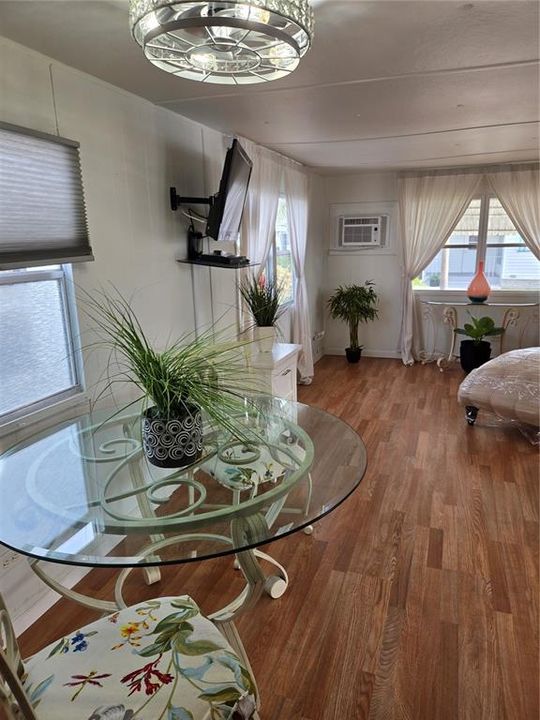 For Sale: $113,900 (1 beds, 1 baths, 504 Square Feet)