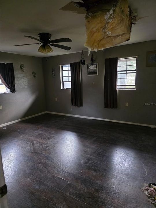 For Sale: $189,000 (3 beds, 2 baths, 1943 Square Feet)