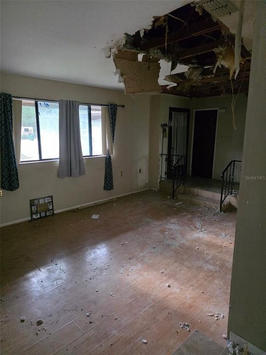 For Sale: $189,000 (3 beds, 2 baths, 1943 Square Feet)