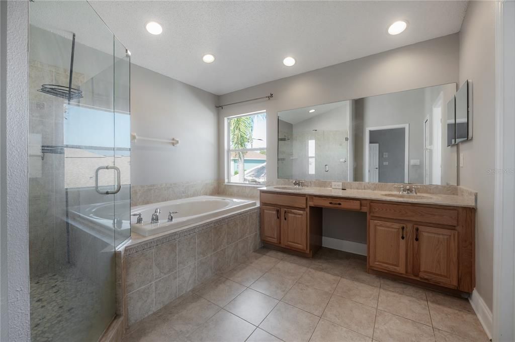 For Sale: $500,000 (4 beds, 3 baths, 2768 Square Feet)