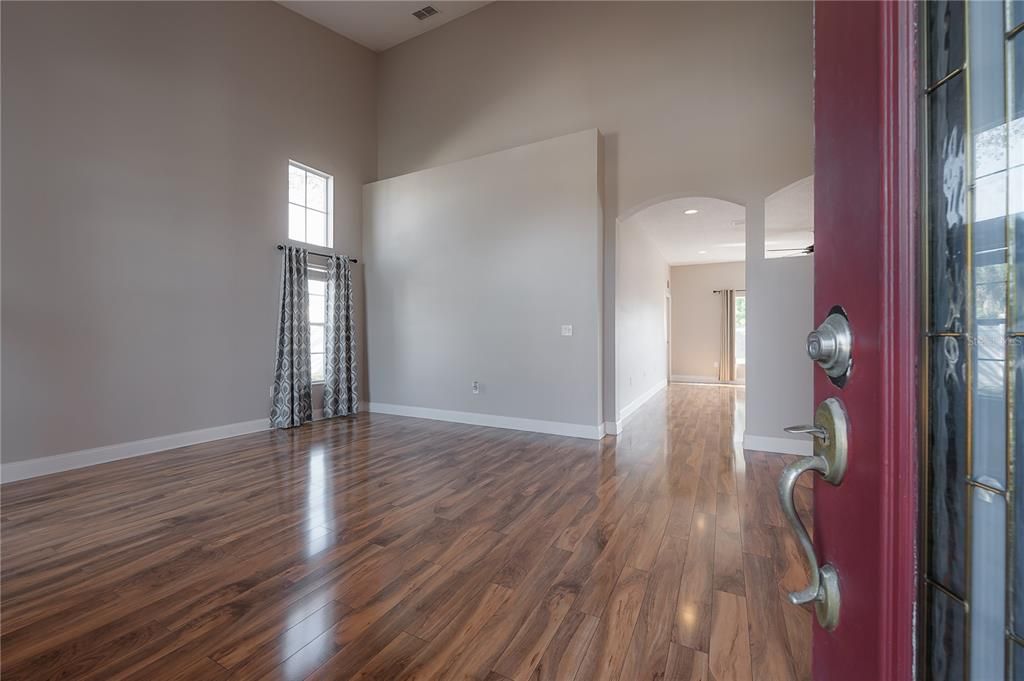 For Sale: $500,000 (4 beds, 3 baths, 2768 Square Feet)