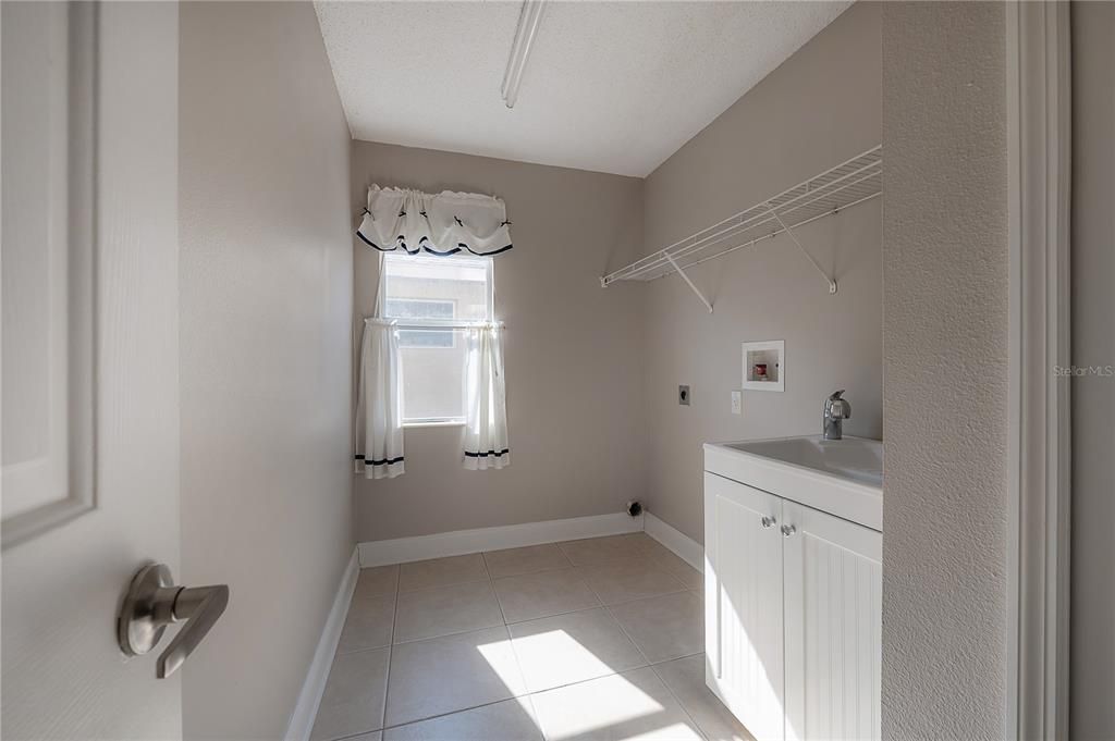 For Sale: $500,000 (4 beds, 3 baths, 2768 Square Feet)