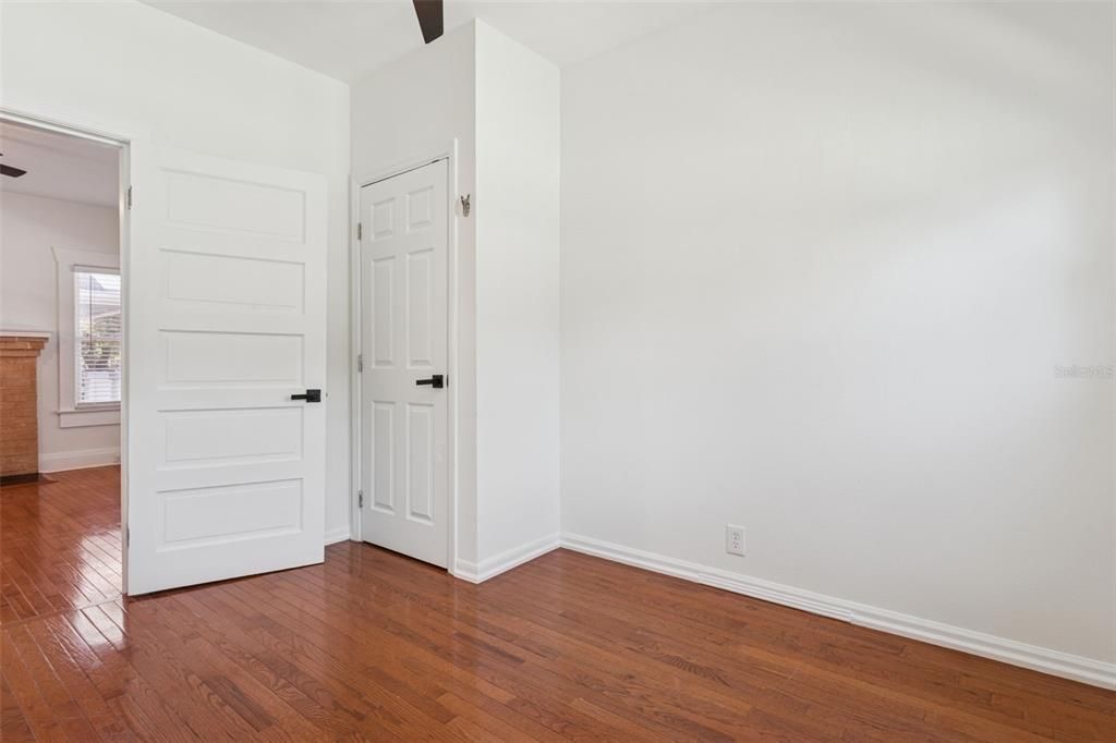 For Sale: $550,000 (3 beds, 2 baths, 1192 Square Feet)