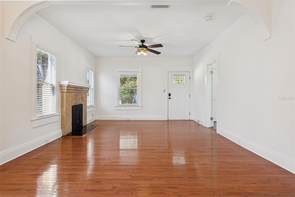 For Sale: $550,000 (3 beds, 2 baths, 1192 Square Feet)