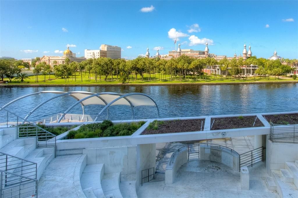 For Sale: $550,000 (3 beds, 2 baths, 1192 Square Feet)