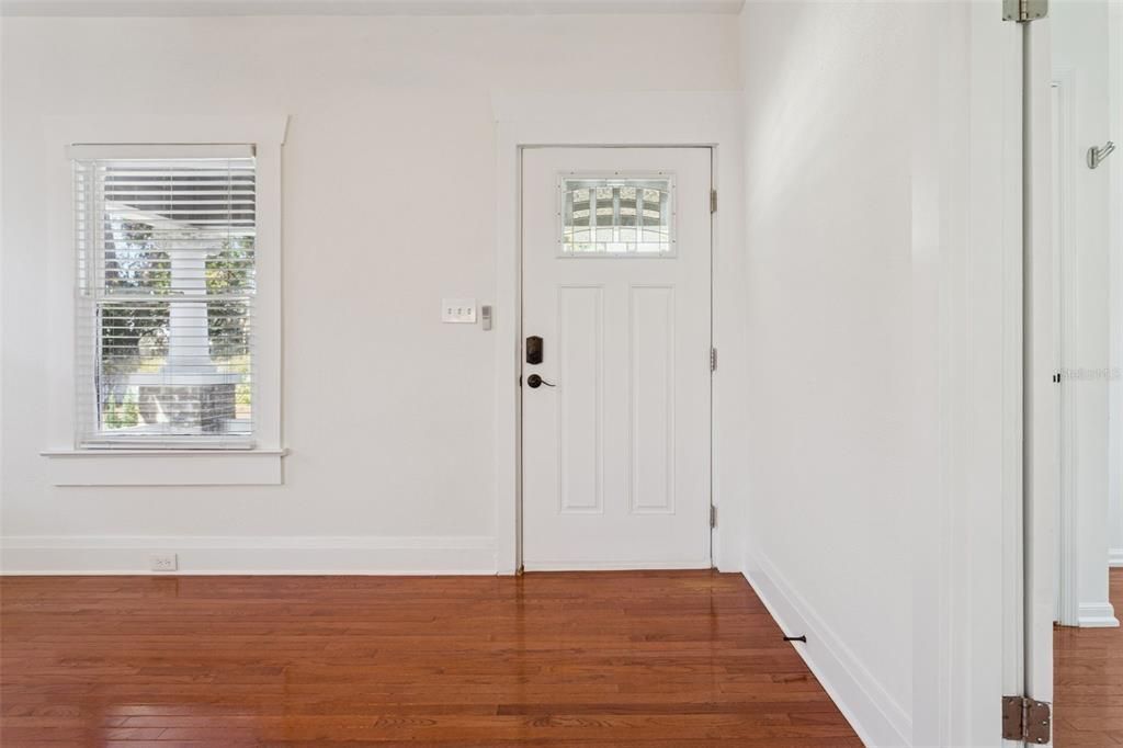 For Sale: $550,000 (3 beds, 2 baths, 1192 Square Feet)