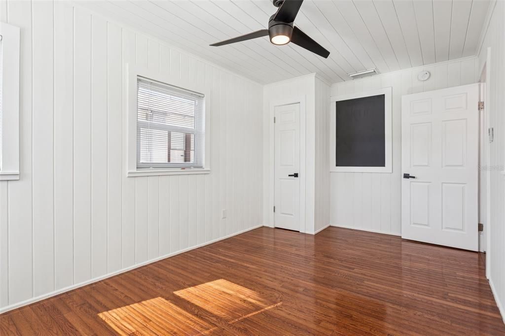 For Sale: $550,000 (3 beds, 2 baths, 1192 Square Feet)