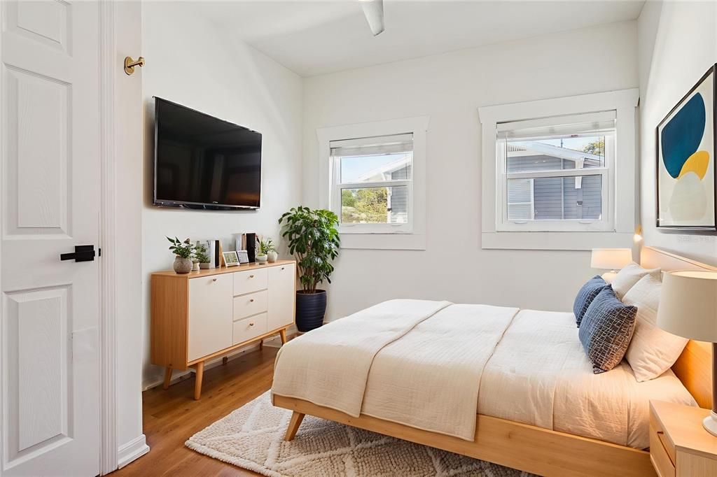 For Sale: $550,000 (3 beds, 2 baths, 1192 Square Feet)