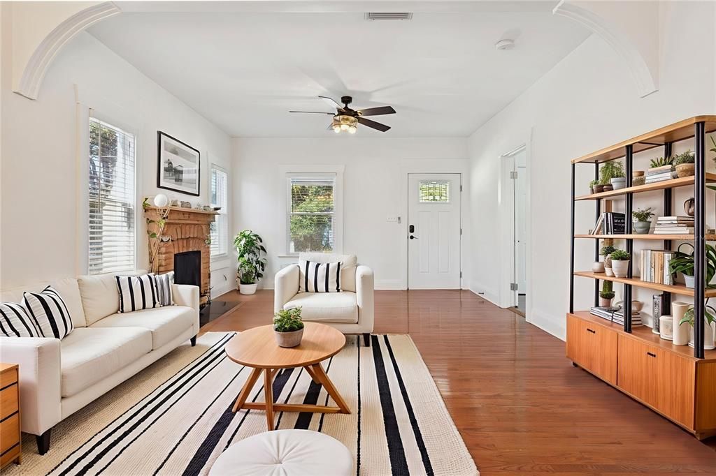 For Sale: $550,000 (3 beds, 2 baths, 1192 Square Feet)