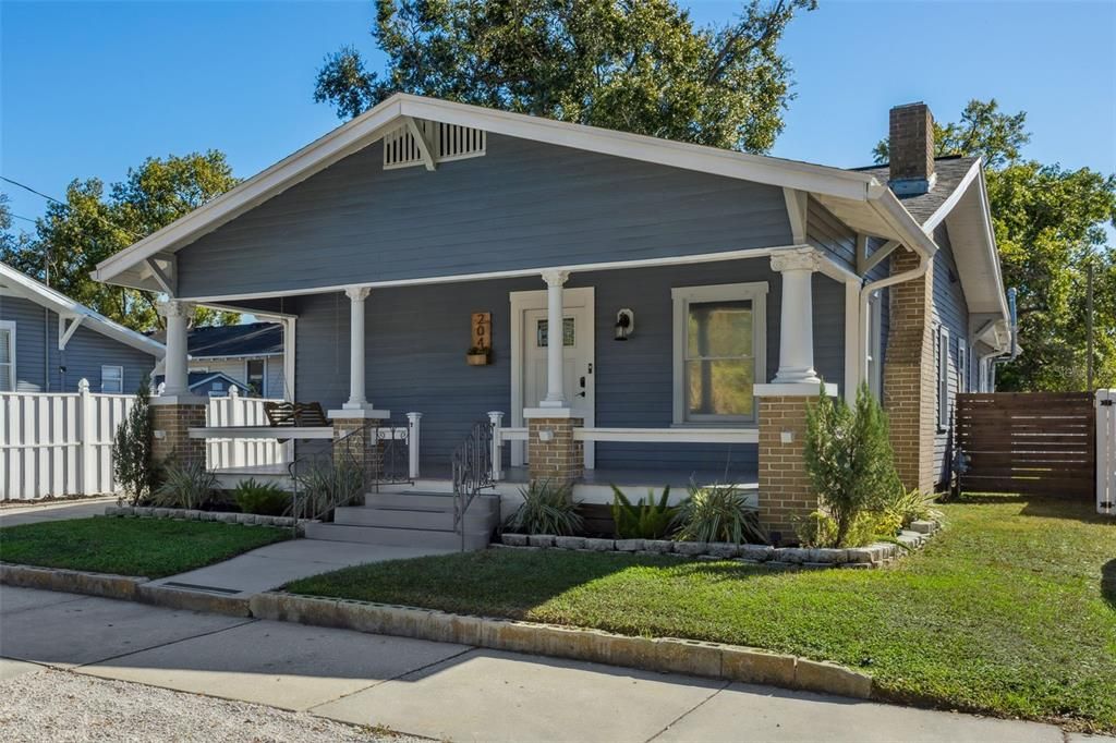 For Sale: $550,000 (3 beds, 2 baths, 1192 Square Feet)