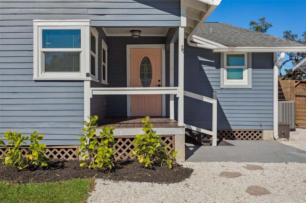 For Sale: $550,000 (3 beds, 2 baths, 1192 Square Feet)