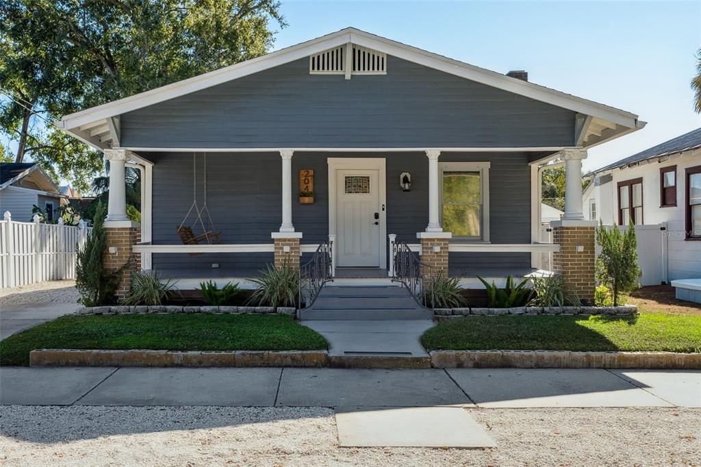 For Sale: $550,000 (3 beds, 2 baths, 1192 Square Feet)