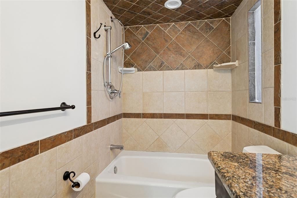 For Sale: $550,000 (3 beds, 2 baths, 1192 Square Feet)