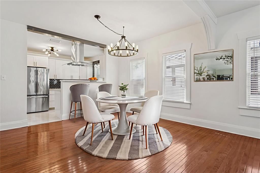 For Sale: $550,000 (3 beds, 2 baths, 1192 Square Feet)