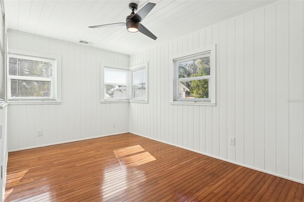 For Sale: $550,000 (3 beds, 2 baths, 1192 Square Feet)