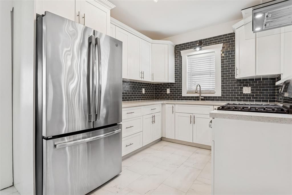 For Sale: $550,000 (3 beds, 2 baths, 1192 Square Feet)