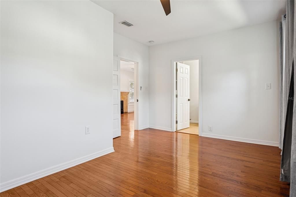 For Sale: $550,000 (3 beds, 2 baths, 1192 Square Feet)