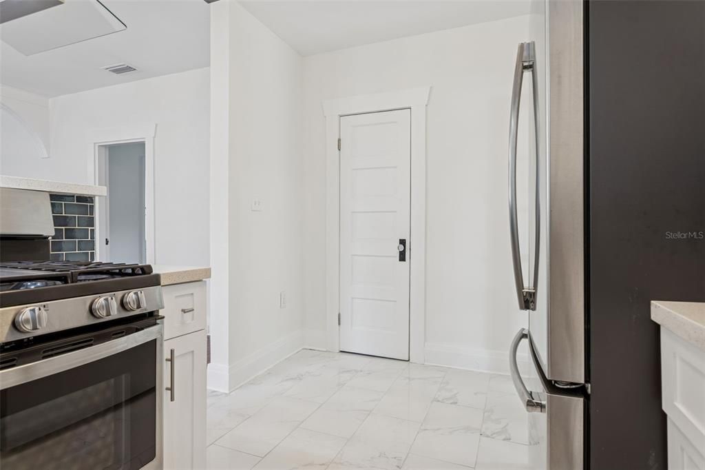 For Sale: $550,000 (3 beds, 2 baths, 1192 Square Feet)