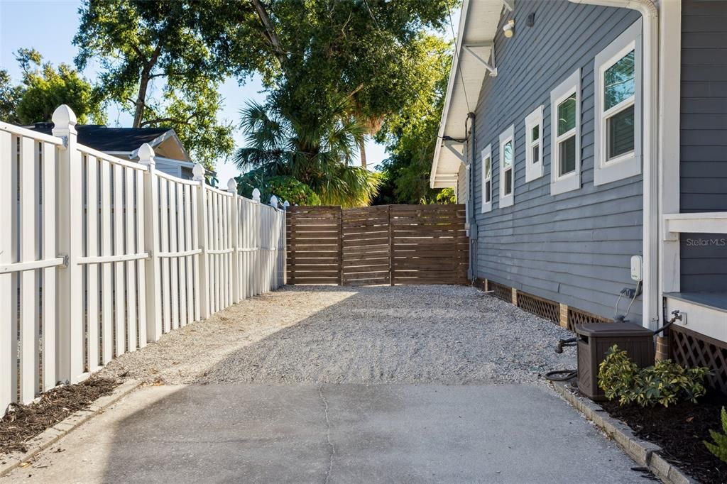 For Sale: $550,000 (3 beds, 2 baths, 1192 Square Feet)