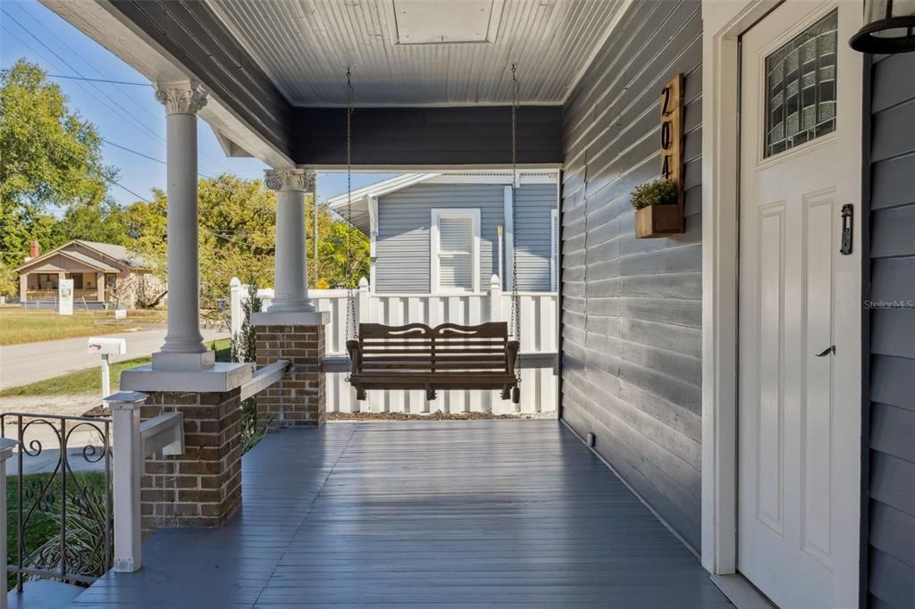 For Sale: $550,000 (3 beds, 2 baths, 1192 Square Feet)