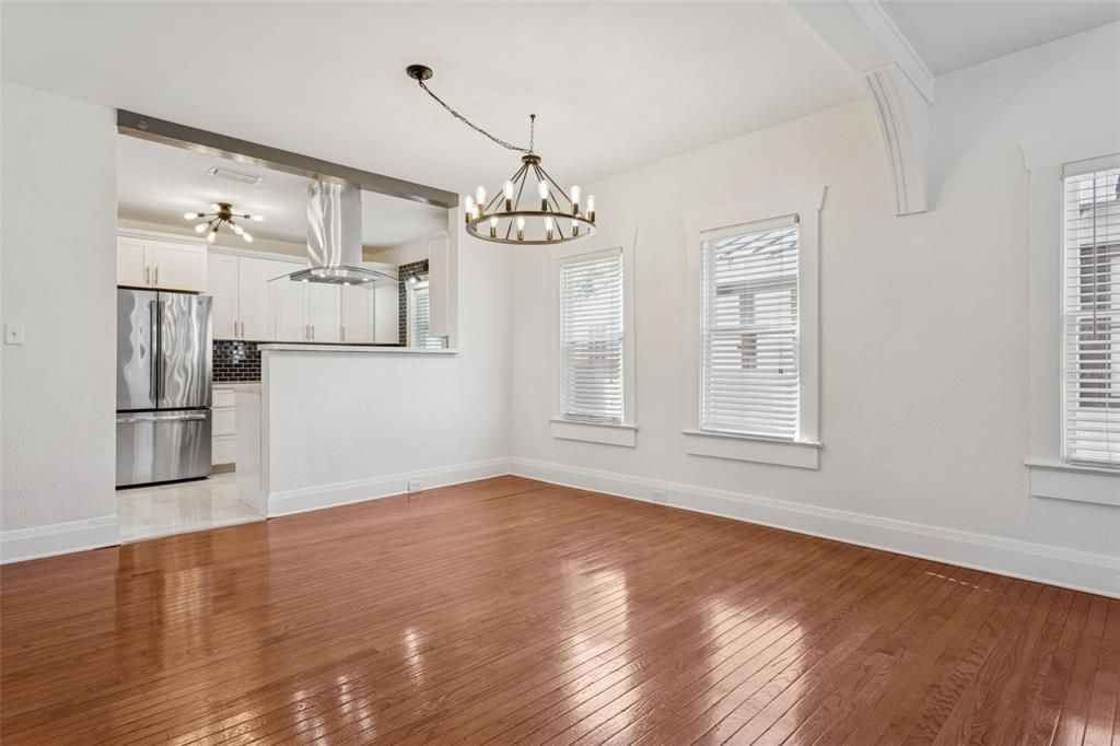 For Sale: $550,000 (3 beds, 2 baths, 1192 Square Feet)