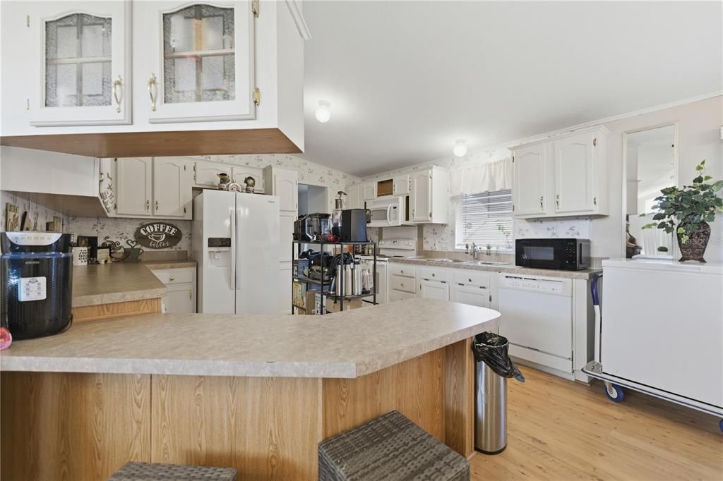 Active With Contract: $199,000 (3 beds, 2 baths, 1456 Square Feet)