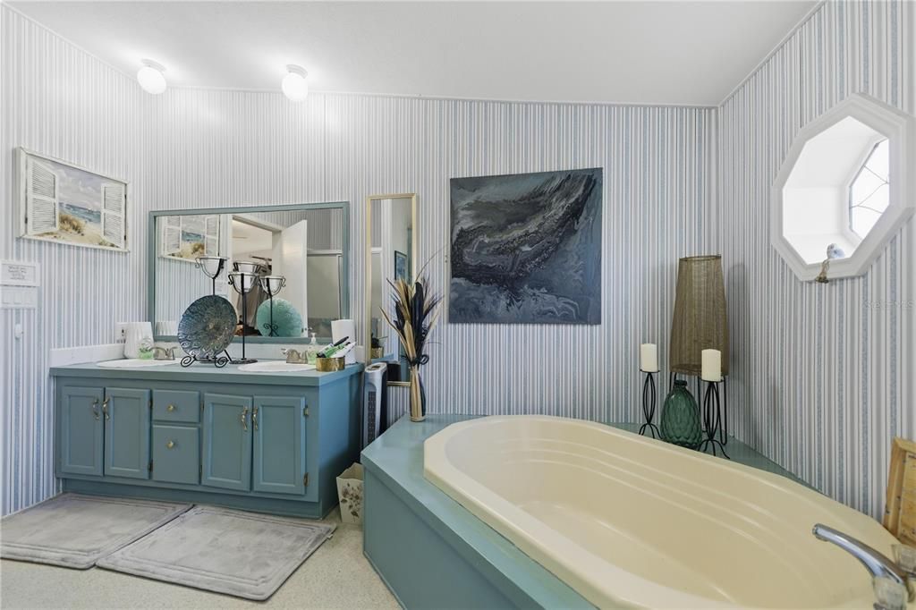 Active With Contract: $199,000 (3 beds, 2 baths, 1456 Square Feet)