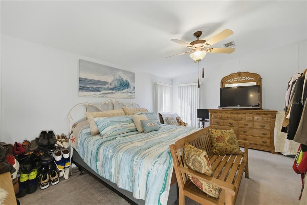 Active With Contract: $199,000 (3 beds, 2 baths, 1456 Square Feet)