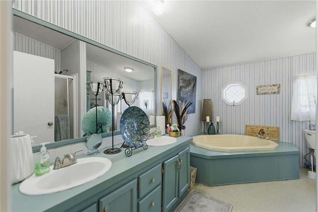 Active With Contract: $199,000 (3 beds, 2 baths, 1456 Square Feet)