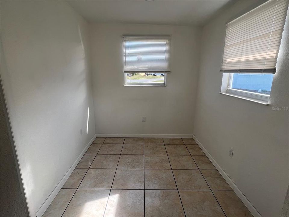 For Rent: $1,500 (3 beds, 2 baths, 955 Square Feet)